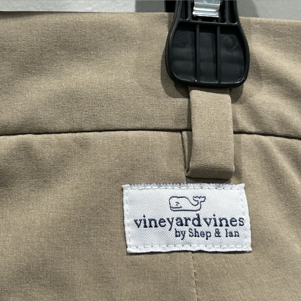 VINEYARD VINES PERFORMANCE SHORTS 40 MENS LIKE NEW
